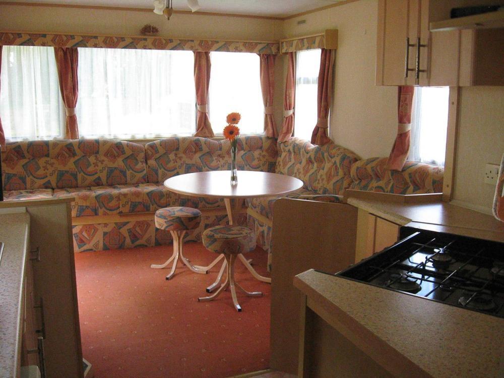 Cosy Caravan At Blackmoor Farm Ludchurch Buitenkant foto